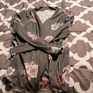 XL eyeshadow grey floral cardigan